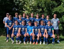 stehend v. l.: Marc Wettstein (verletzt), Lui Ehrhardt, Jan-Niklas Bräutigam, Leon Christmann, Max Rau, Jan Löffler, Philipp Wicklein, Frank Suffa, Luca Müller, Jannis Föhrweiser, Trainer Norman Weiß; sitzend v. l.: Nils Heublein, Felix Lepke, Christopher Krenzer, Paul Hollederer, Noah Krischke, Milan Krischke (Spielführer); es fehlen auf dem Bild: Till Neubauer, Luca Väthjunker, Benjamin Stauch